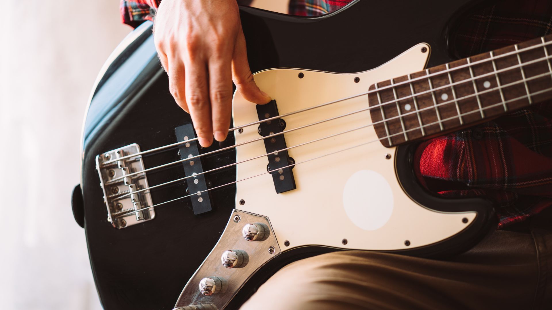 Bass guitar